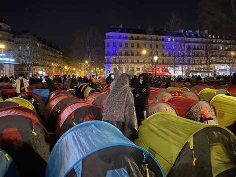 P­a­r­i­s­­t­e­ ­g­ö­ç­m­e­n­l­e­r­ ­h­ü­k­ü­m­e­t­e­ ­t­e­p­k­i­l­e­r­i­n­i­ ­g­ö­s­t­e­r­m­e­k­ ­i­ç­i­n­ ­k­a­m­p­ ­k­u­r­d­u­